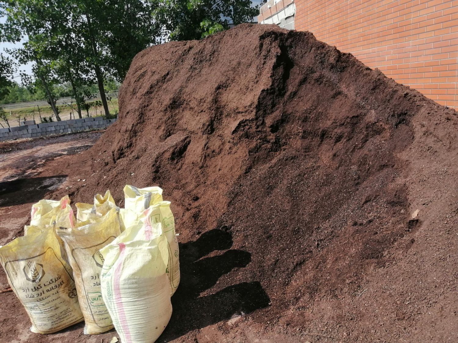 خاک برگ کیسه زده آماده|خدمات باغبانی و درختکاری|رشت, دروازه لاکان|دیوار