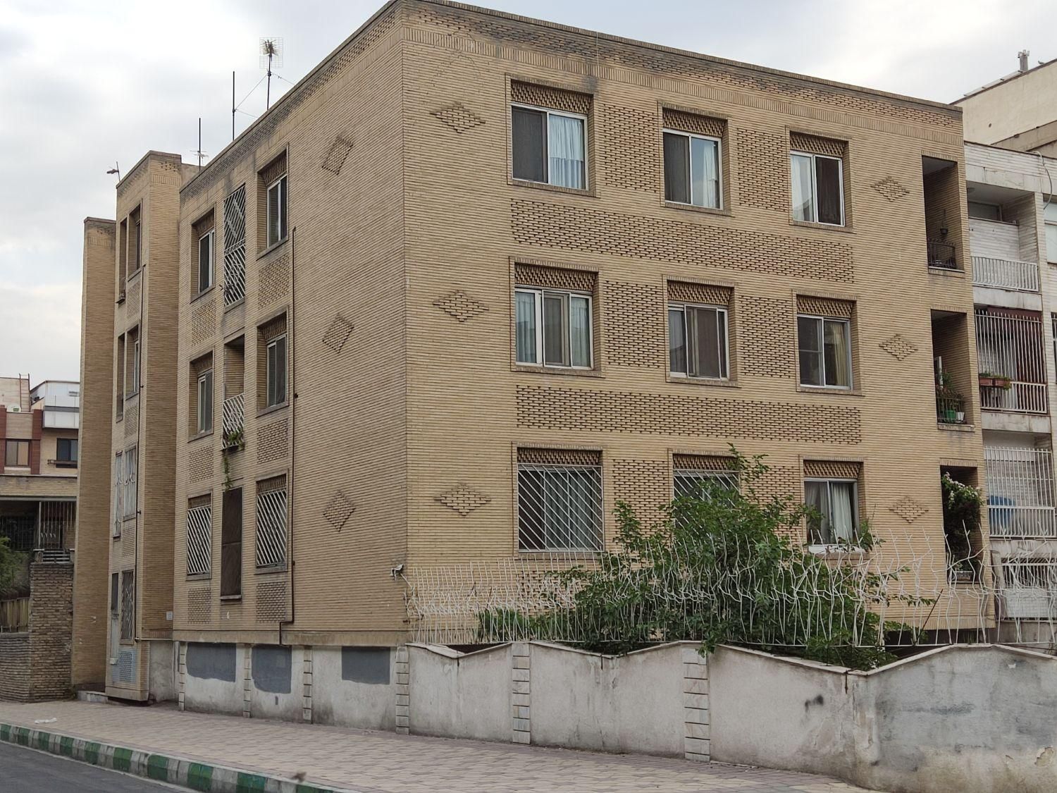 جلفاتقاطع سیمرغ ونیلگون/93م2خ/پارکینگ انباری وتراس|اجارهٔ آپارتمان|تهران, جلفا|دیوار