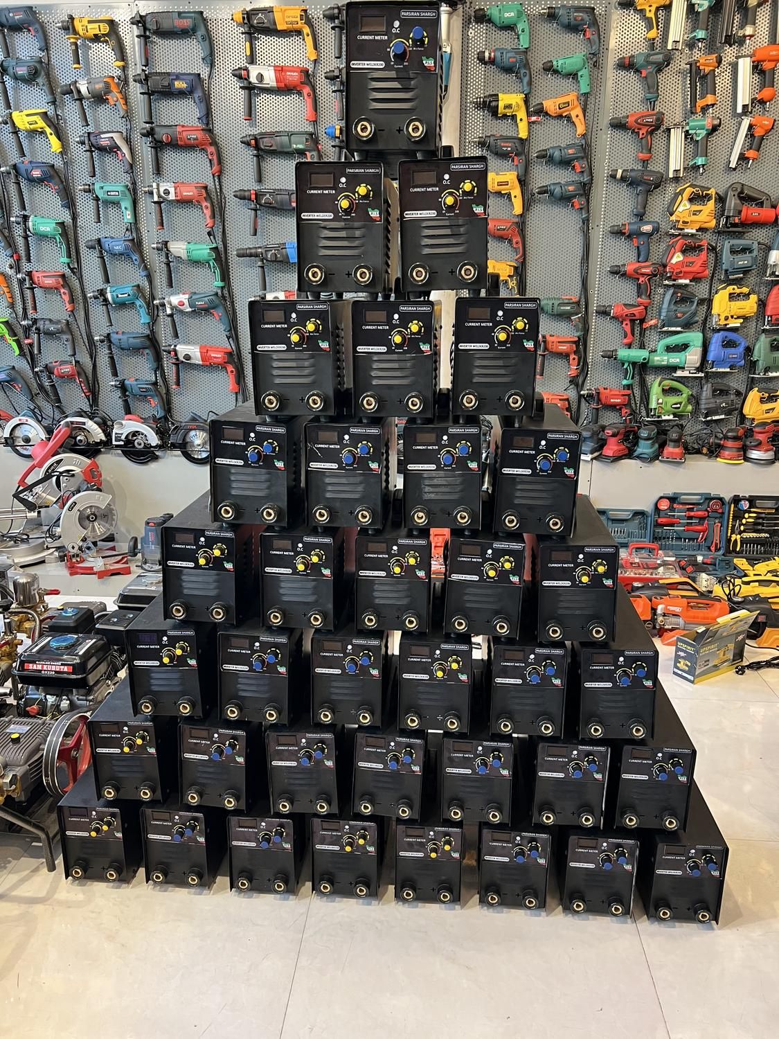 دستگاه جوش ۲۰۰ آمپر اتاق بزرگ یکسال گارانتی|ماشین‌آلات صنعتی|مشهد, هنرور|دیوار