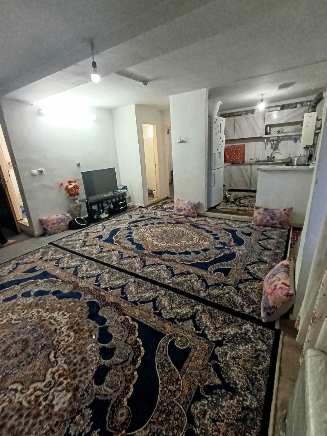 ۵۱متری/خوش نقشه/مجتمع گلستان ری/سنددار/مالک هستم|فروش آپارتمان|تهران, کیانشهر|دیوار