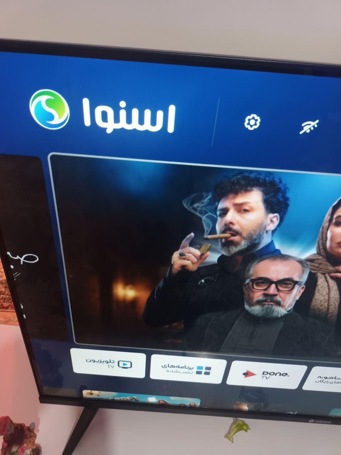 تلویزون اسنوا هوشمند ۴۳ اینچ و میز تلویزیون|تلویزیون و پروژکتور|املش, |دیوار