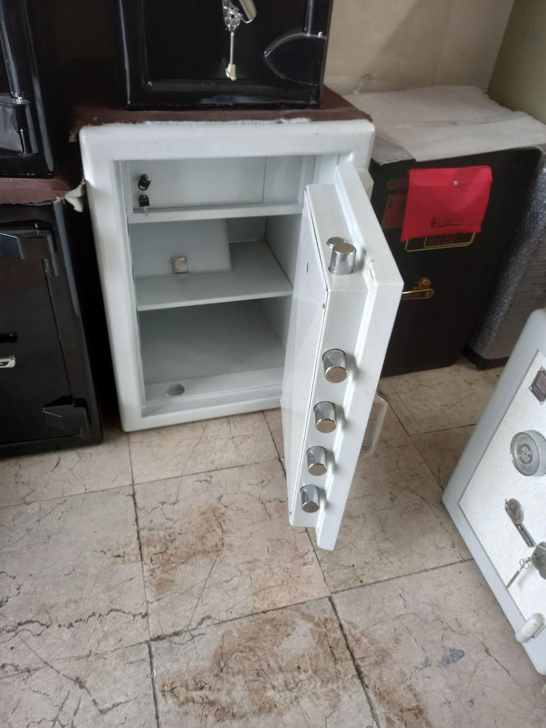 گاوصندوق سفید فروشگاه گنچ|ابزارآلات|اسلامشهر, |دیوار