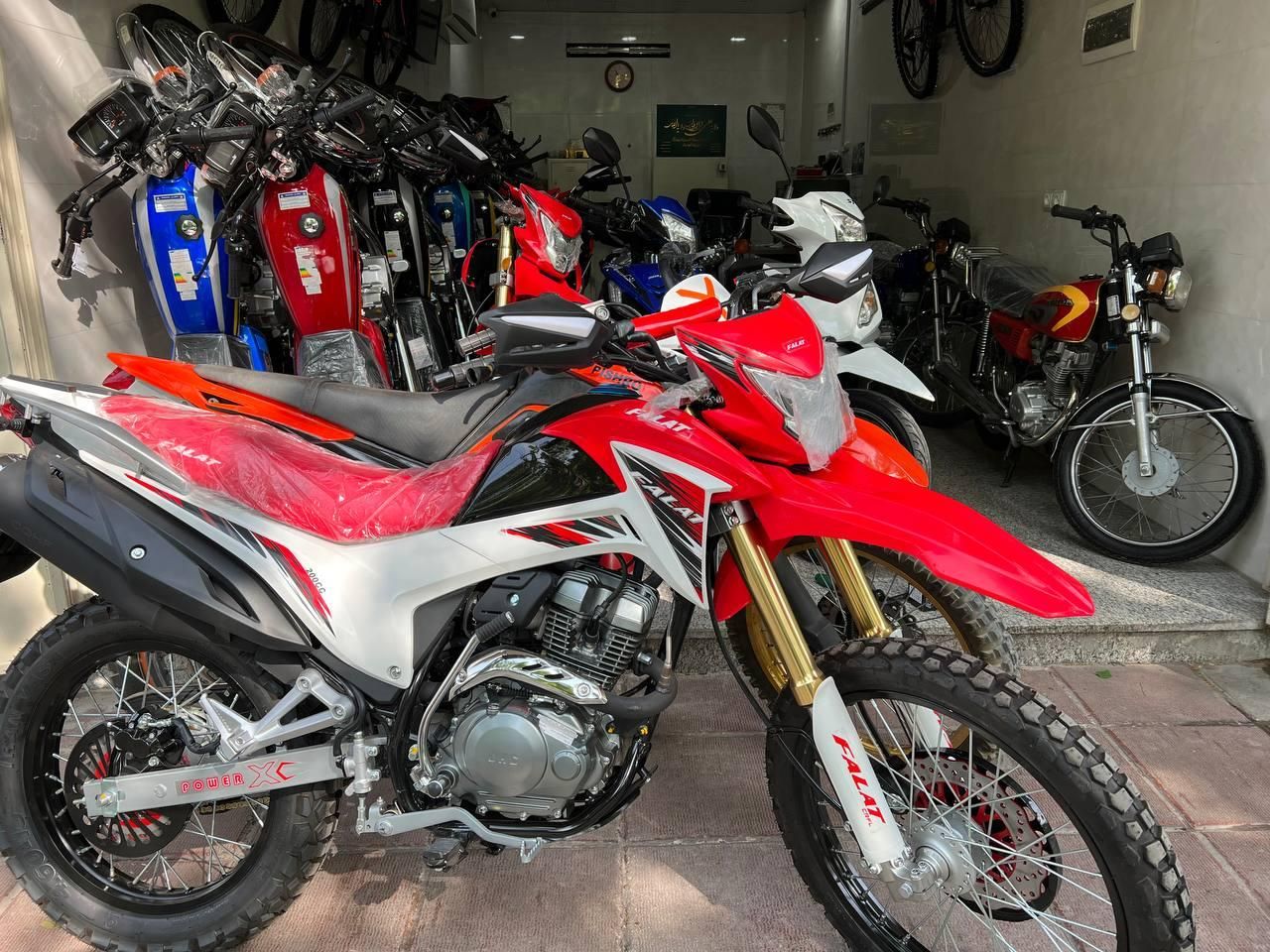 تریل پرواز 200CC مدل۱۴۰۳ فلات روان برمودا توسن|موتورسیکلت|اصفهان, لاله|دیوار