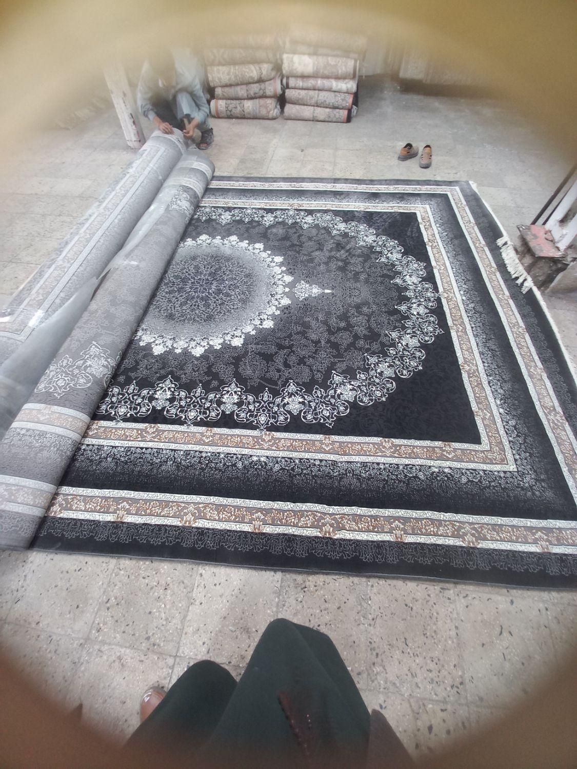 فرش یک نفر فرشها رادر جام جم بفروش میرساند|فرش|زاهدان, |دیوار