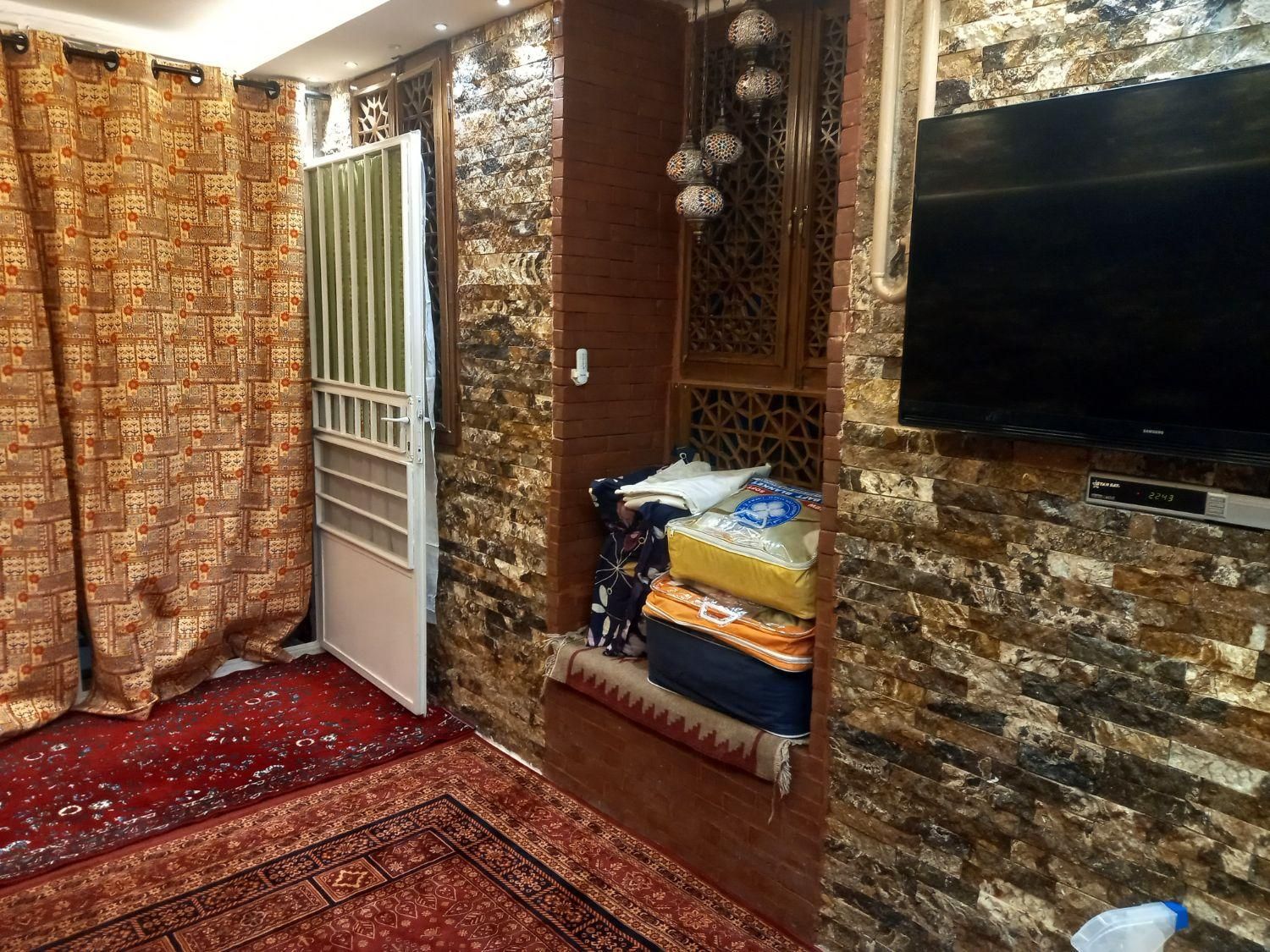 مرکزشهرسمنان یه واحدنقلی وباصفا|اجارهٔ کوتاه‌مدت آپارتمان و سوئیت|سمنان, |دیوار