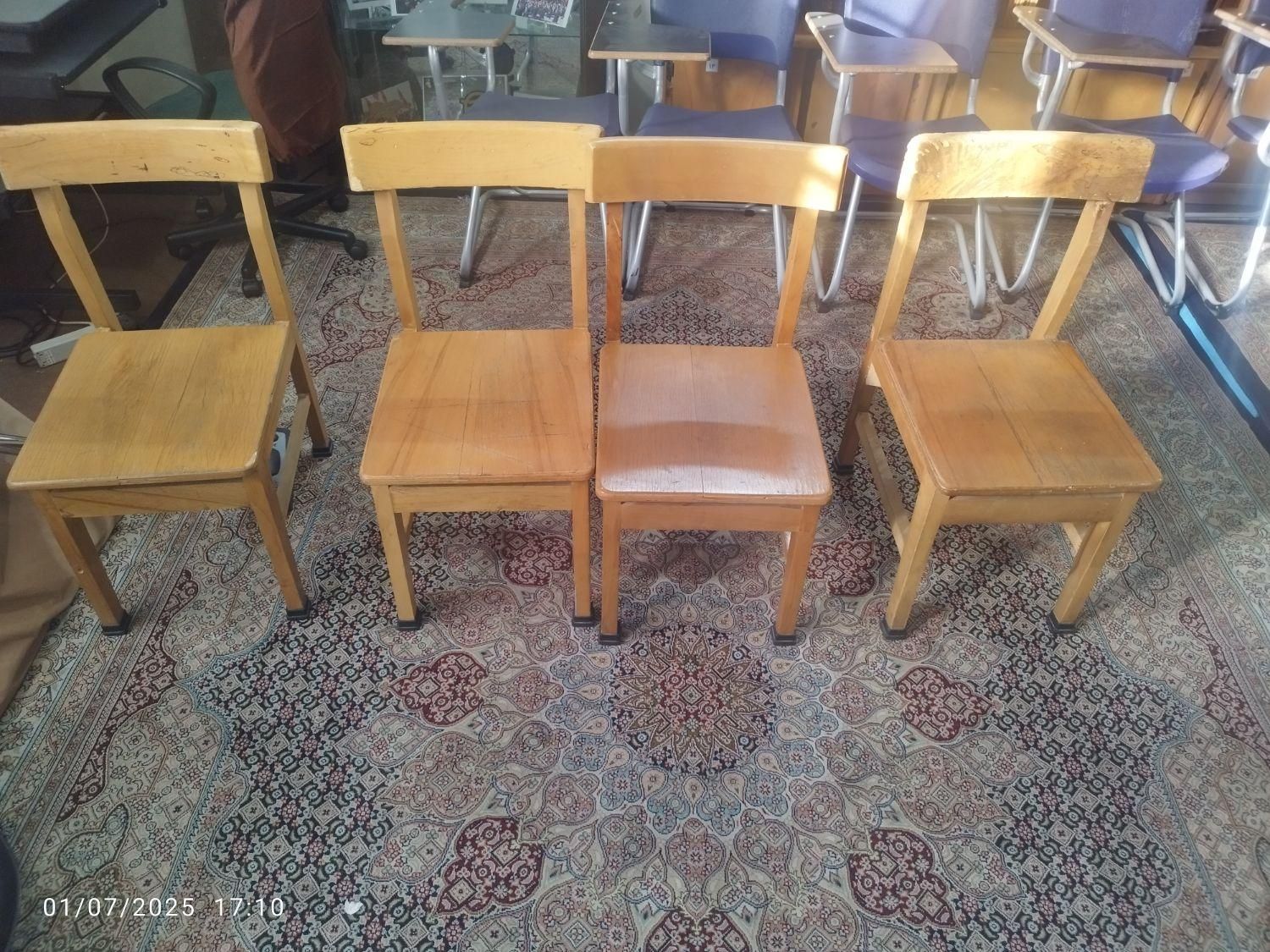 صندلی کتابخانه ای|صندلی و نیمکت|مشهد, امام رضا (ع)|دیوار
