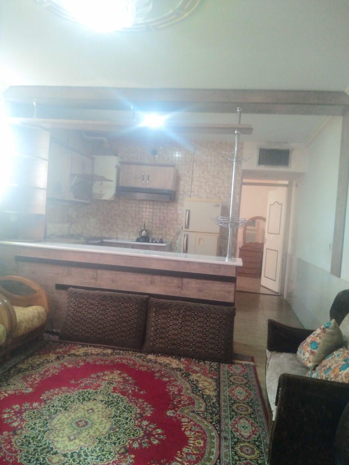 منزل مبله شیک و تمیز(نزدیک مرکز شهر )|اجارهٔ کوتاه‌مدت آپارتمان و سوئیت|شیراز, آزادگان|دیوار