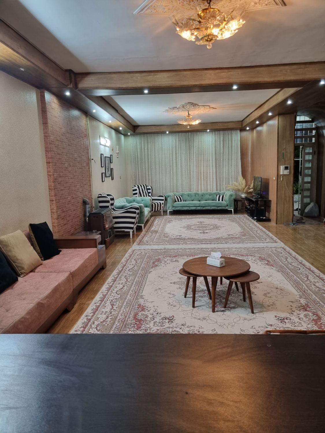 خانه مسافر سوییت هتل اپارتمان منزل مبله شیک اطلسی|اجارهٔ کوتاه‌مدت آپارتمان و سوئیت|شیراز, باغ تخت|دیوار