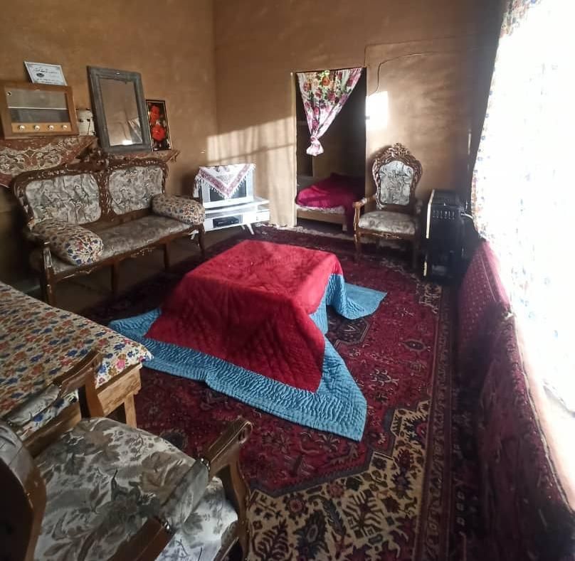 اتاق سنتی در قلب شهر نزدیک مکانهای تاریخی|اجارهٔ کوتاه‌مدت آپارتمان و سوئیت|شیراز, بازار|دیوار
