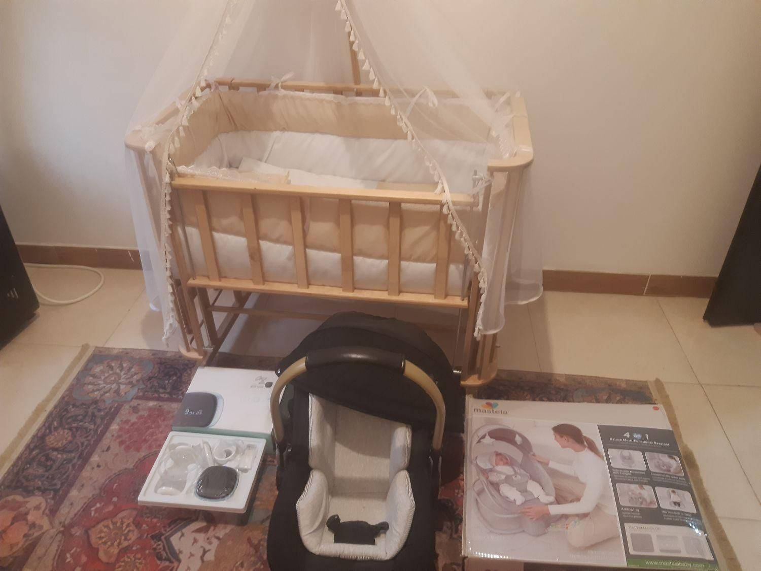 تخت چوبی و نانو و کریر برقی بچه و شیردوش برقی|تخت و صندلی بچه|رشت, حمیدیان|دیوار