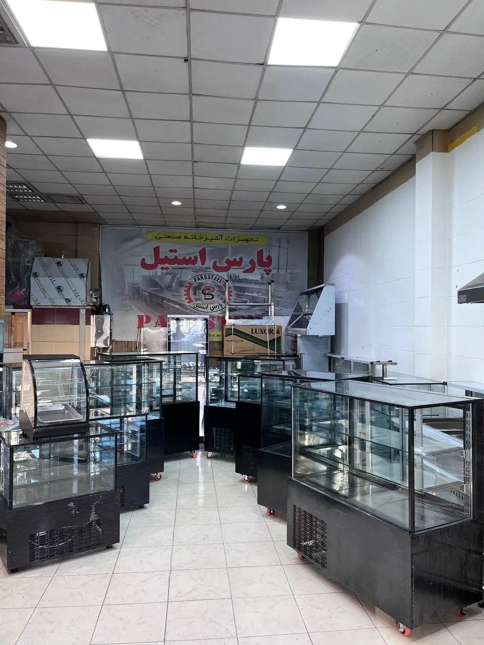 انواع شوکیک و یخچال قنادی و مکعبی|کافی‌شاپ و رستوران|تهران, جمهوری|دیوار
