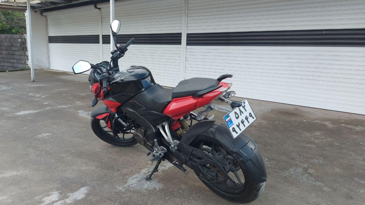 موتور ان اس ۲۰۰|موتورسیکلت|رشت, فرودگاه سردار جنگل رشت|دیوار