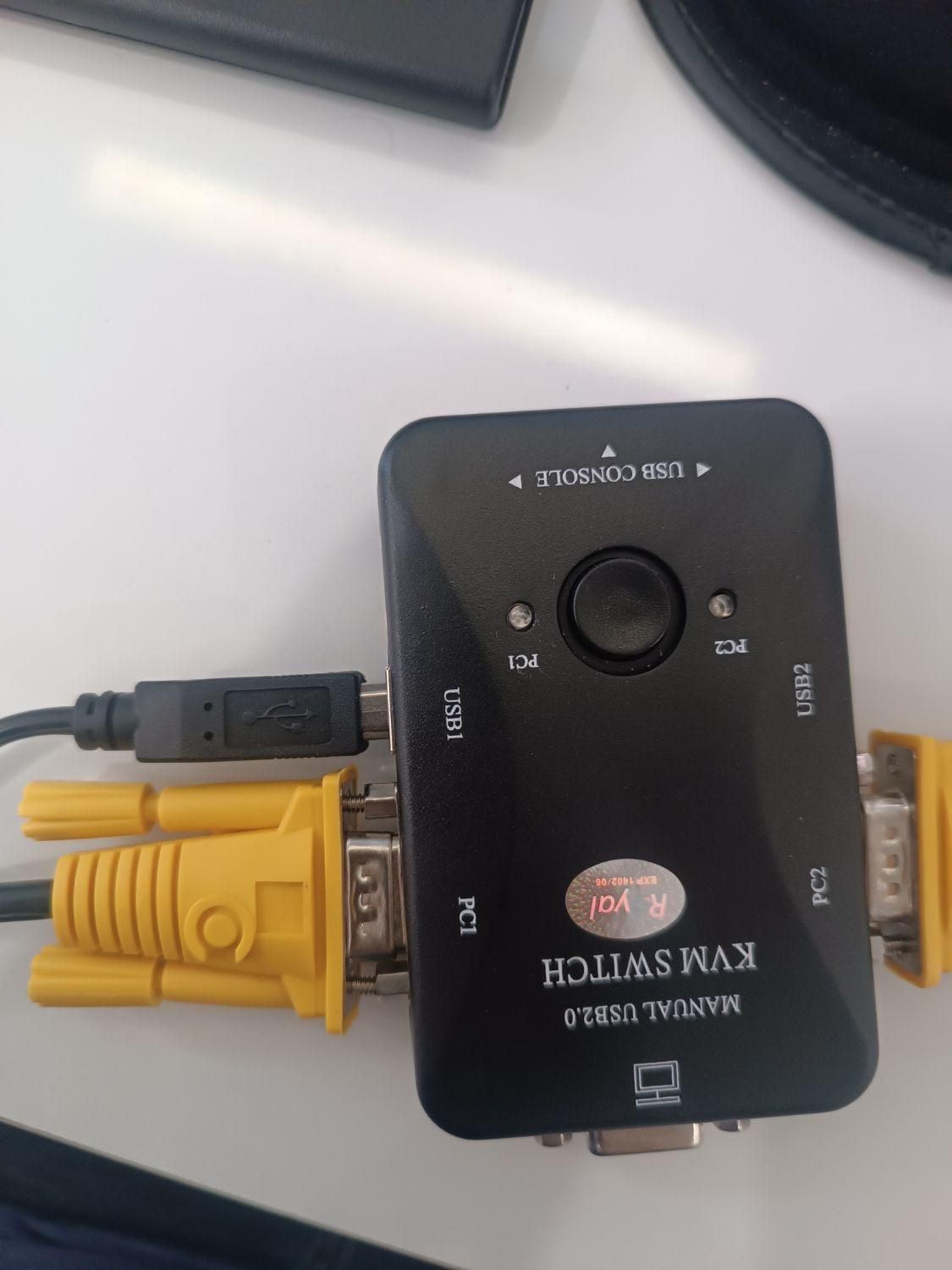 دستگاه KVM سوییچ به همراه دو کابل KVM|مودم و تجهیزات شبکه|اصفهان, خلجا|دیوار