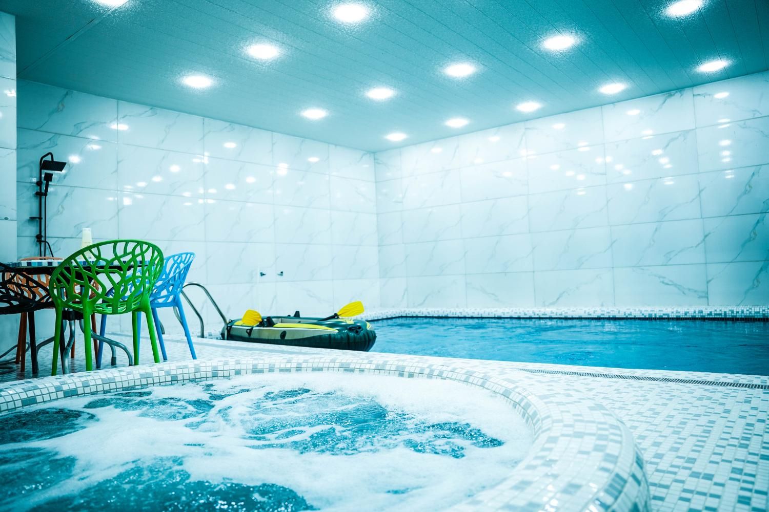 ویلا باغ استخر دار|اجارهٔ کوتاهمدت ویلا و باغ|خرمآباد, |دیوار