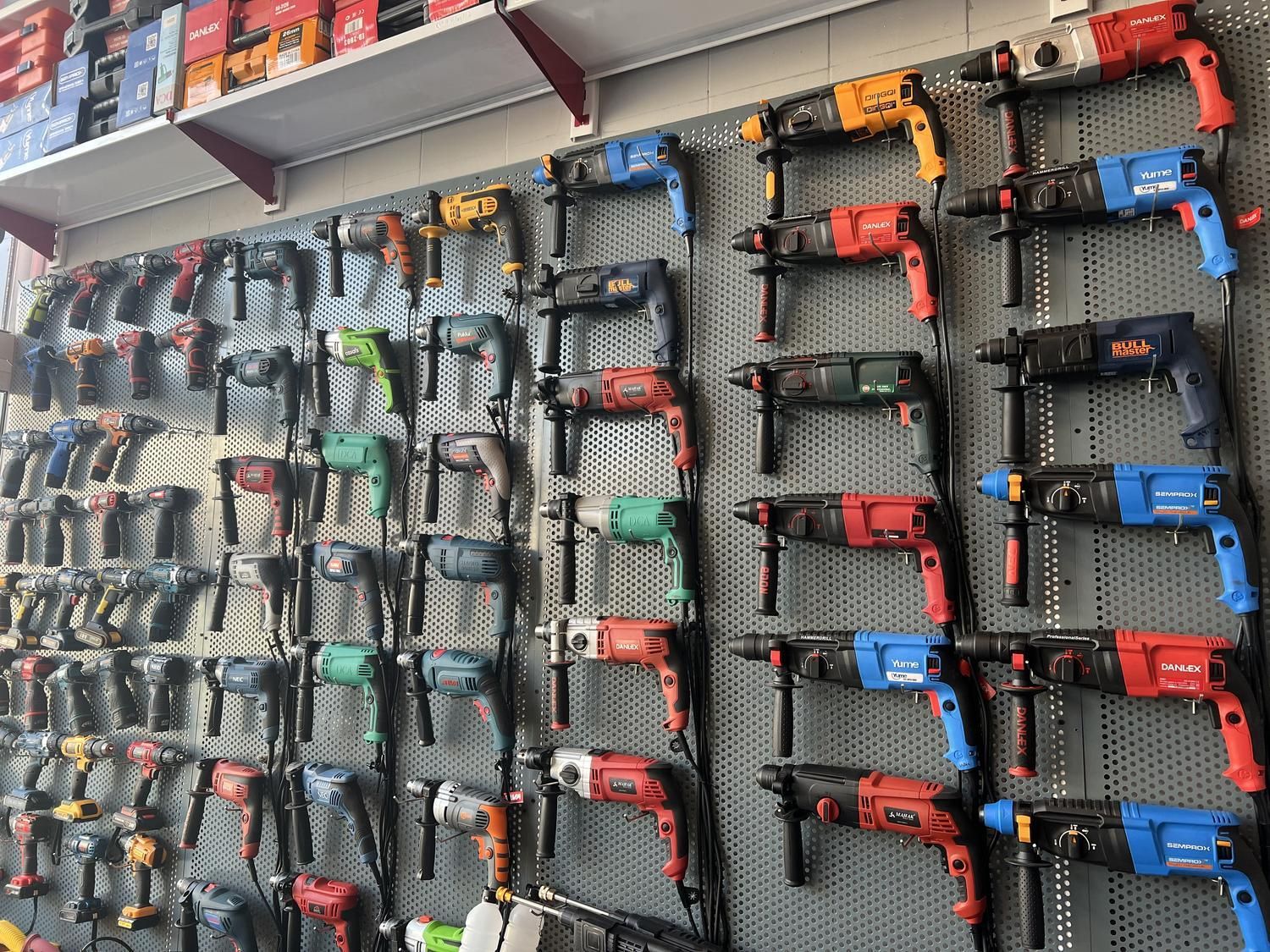 دلر دریل هیلتی دلرسه کاره چهارشیار بتن کن|ماشین‌آلات صنعتی|مشهد, هنرور|دیوار