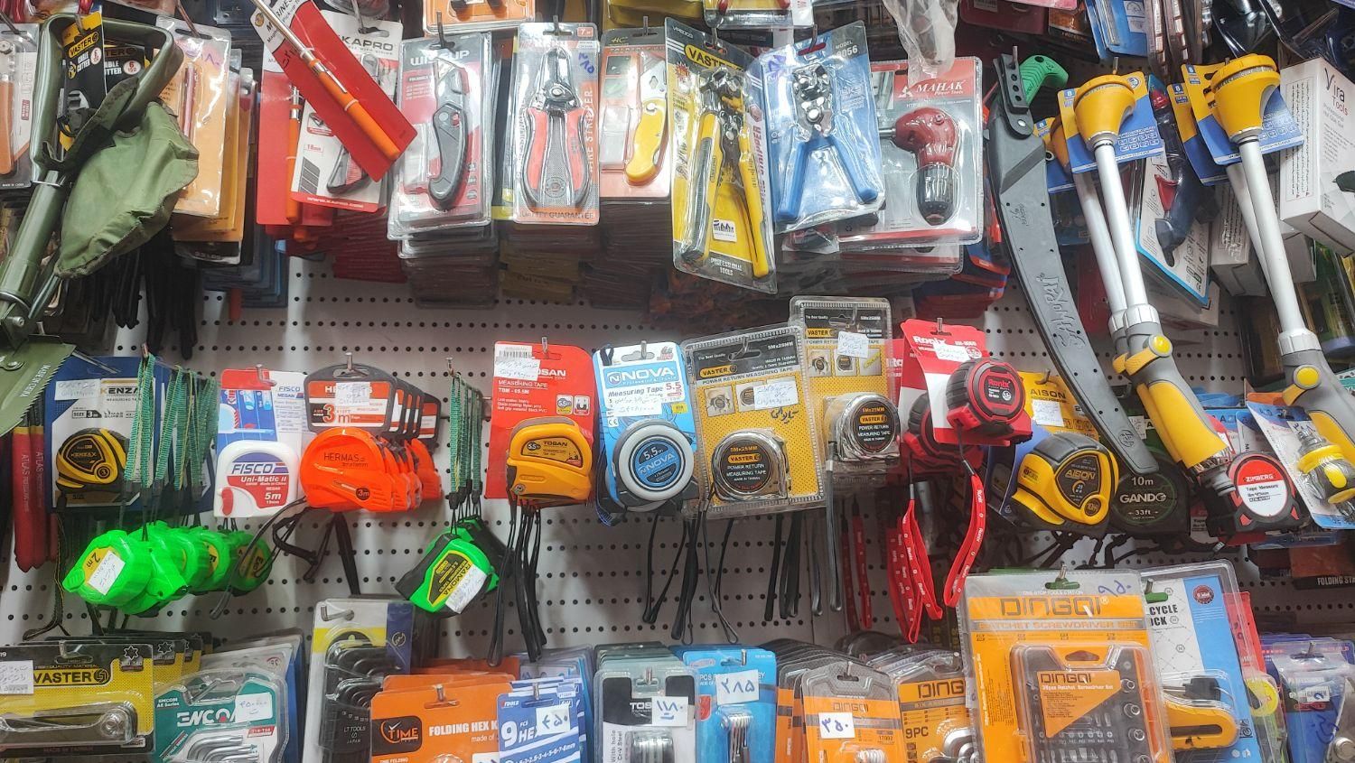 عرضه انواع متر دستی از 2 متری تا 10 متری|ابزارآلات|اصفهان, کشاورزی|دیوار