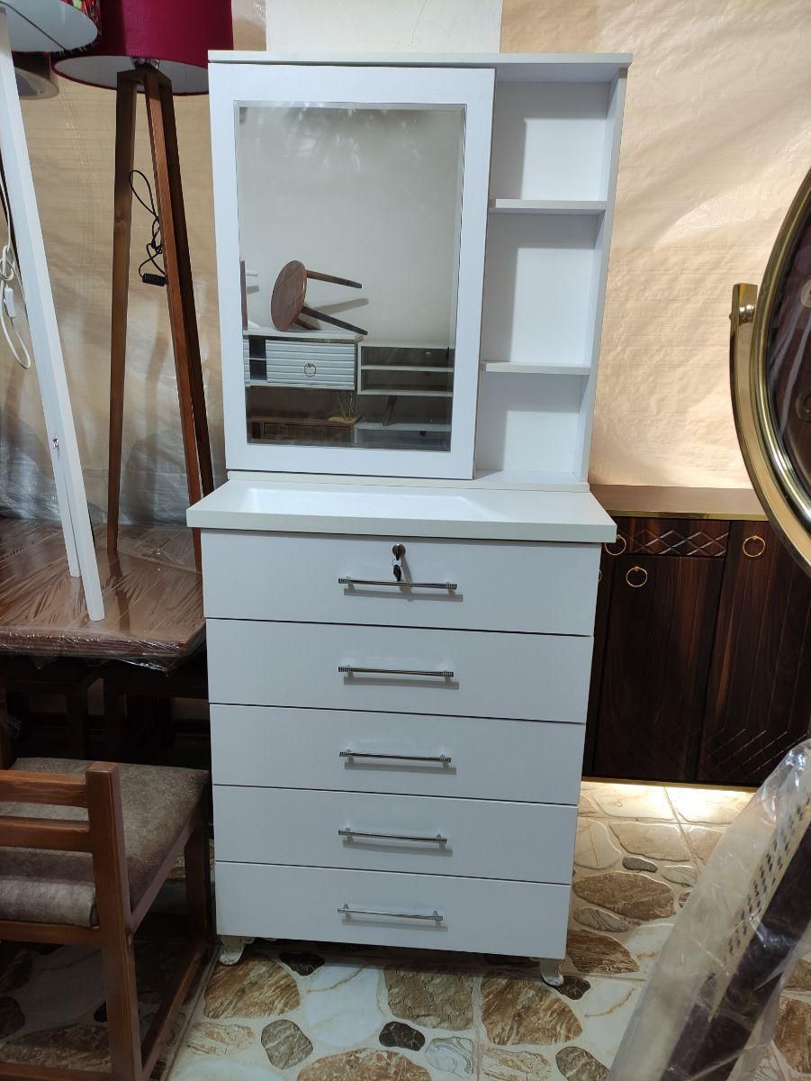 میز آرایش|تخت و سرویس خواب|لاهیجان, حاجی آباد|دیوار