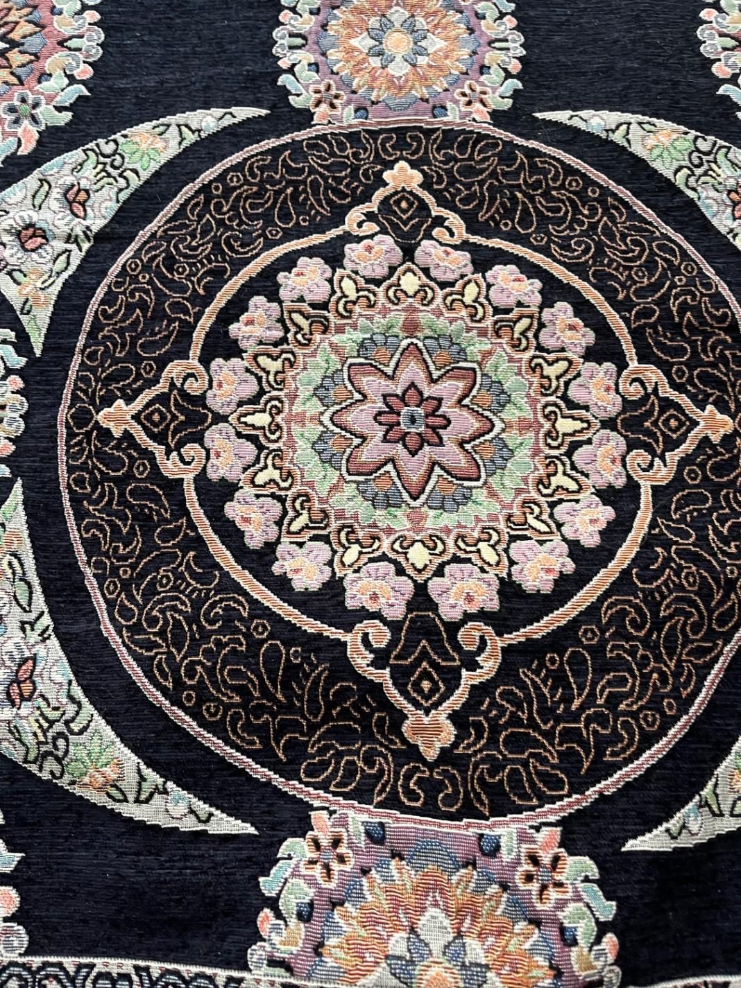بالش و پتو کنار سالن|رختخواب، بالش، پتو|اصفهان, جلفا|دیوار