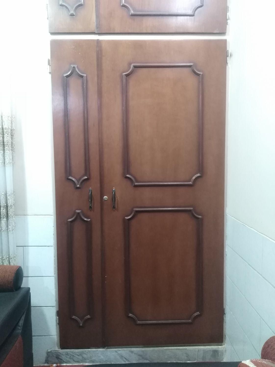 درب کمدی 4 تیکه چوبی به همراه چارچوب آهنی|جاکفشی، کمد، دراور|کرمان, |دیوار