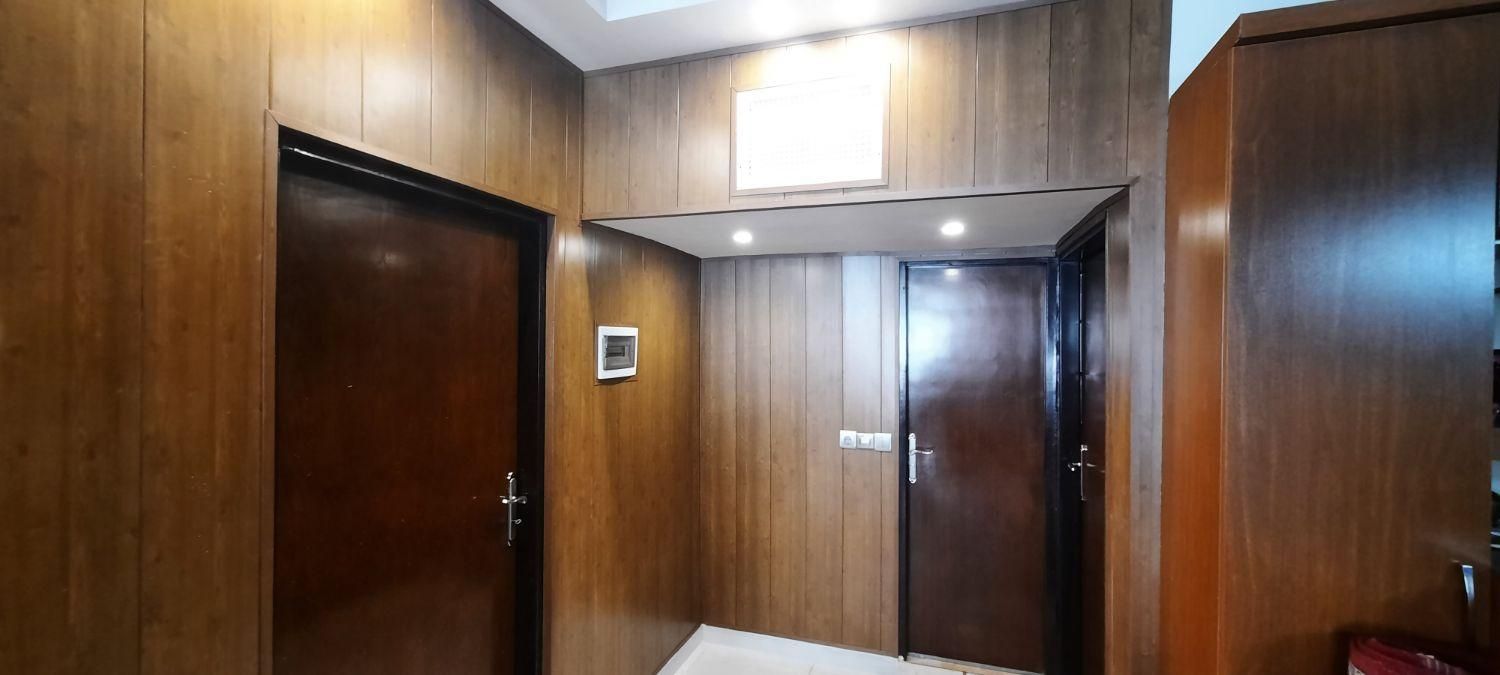 نصاب نصب قرنیز پنل پارکت|خدمات پیشه و مهارت|مشهد, طلاب|دیوار