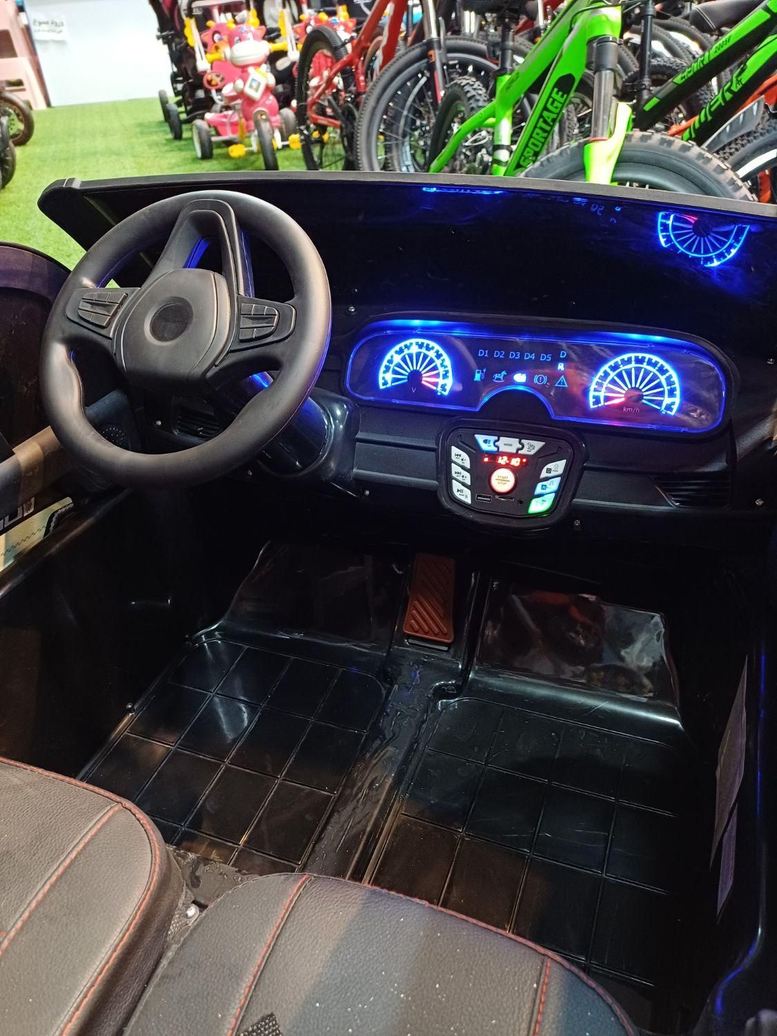 ماشین BENZچهارموتوره مناسب دو کودک ۵سال/سیسمونی|اسباببازی بچه|مشهد, توس (بلوار توس)|دیوار