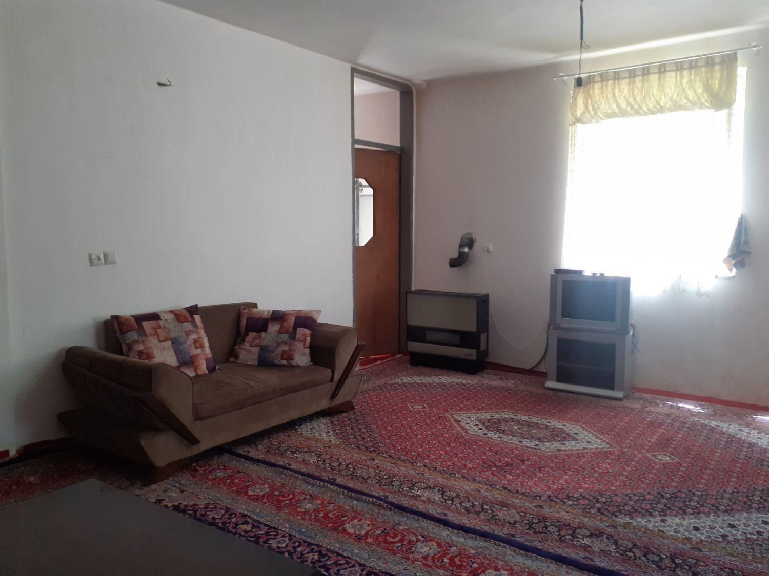 خانه باغ در عقیل اباد|اجارهٔ کوتاه‌مدت ویلا و باغ|اراک, |دیوار