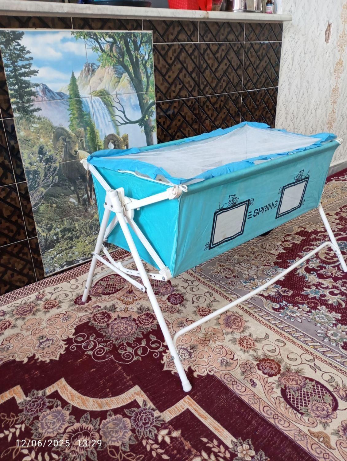 یک عدد گهواره یک عدد کالسکه و راهروهک|اسباب و اثاث بچه|قرچک, |دیوار