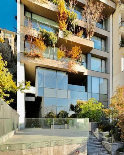 ۳۰۰متر برج مدرن با ویوو شهر و کوهستان