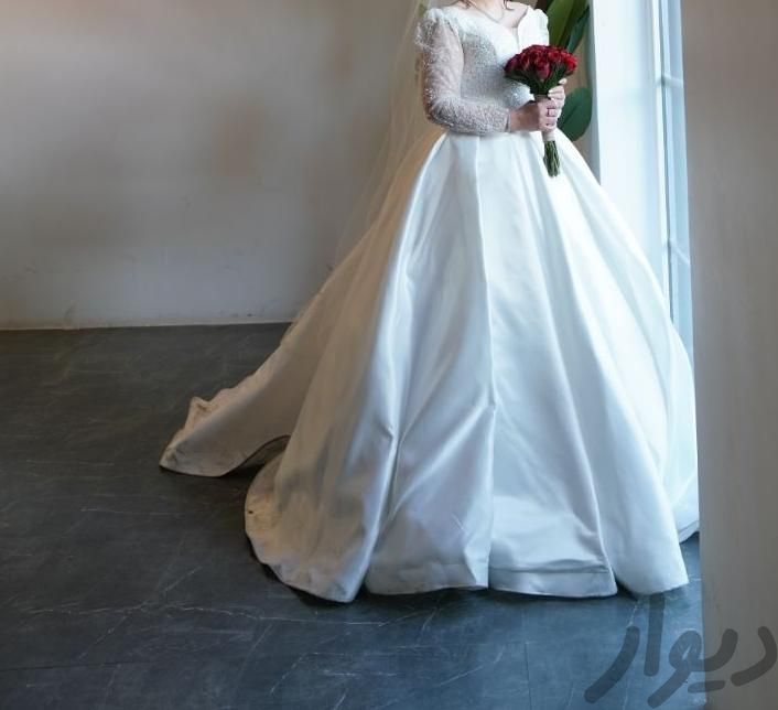 لباس عروس|لباس|کرج, باغستان|دیوار