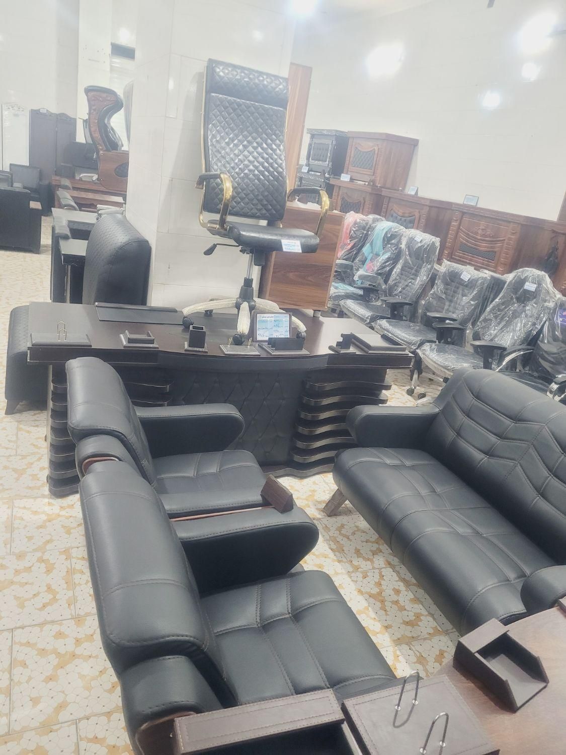 مبل ادری نیم ست چرم|دفتر کار|یزد, |دیوار