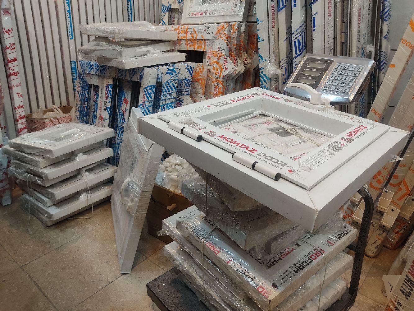 پنجره مشکی تراسی پیویسی ایستگاه پله دریچه pvc|مصالح و تجهیزات ساختمان|مشهد, نوید (بلوار کشاورز)|دیوار