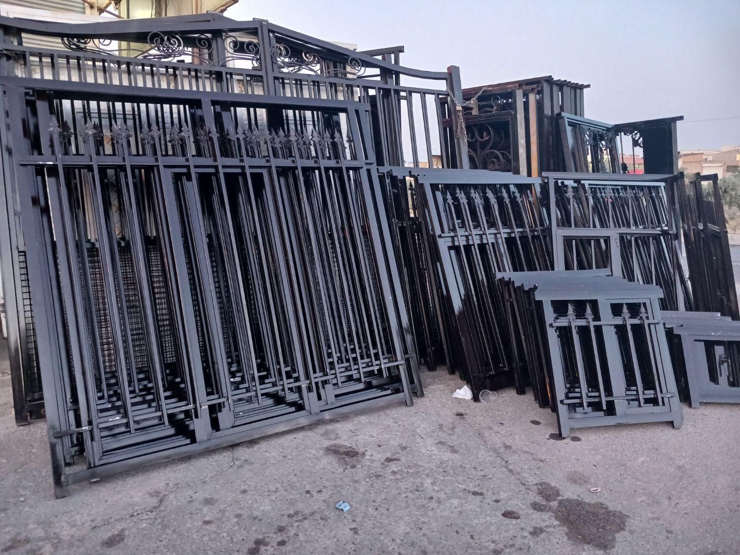 درب پنجره آهنی نرده خم انباری آسانسور|مصالح و تجهیزات ساختمان|تبریز, |دیوار