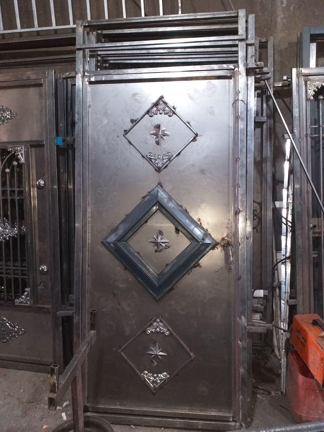 درب حیاطی ساده وشیک درحیاط جدید ماشین رو نفررو|مصالح و تجهیزات ساختمان|مشهد, پنجتن|دیوار