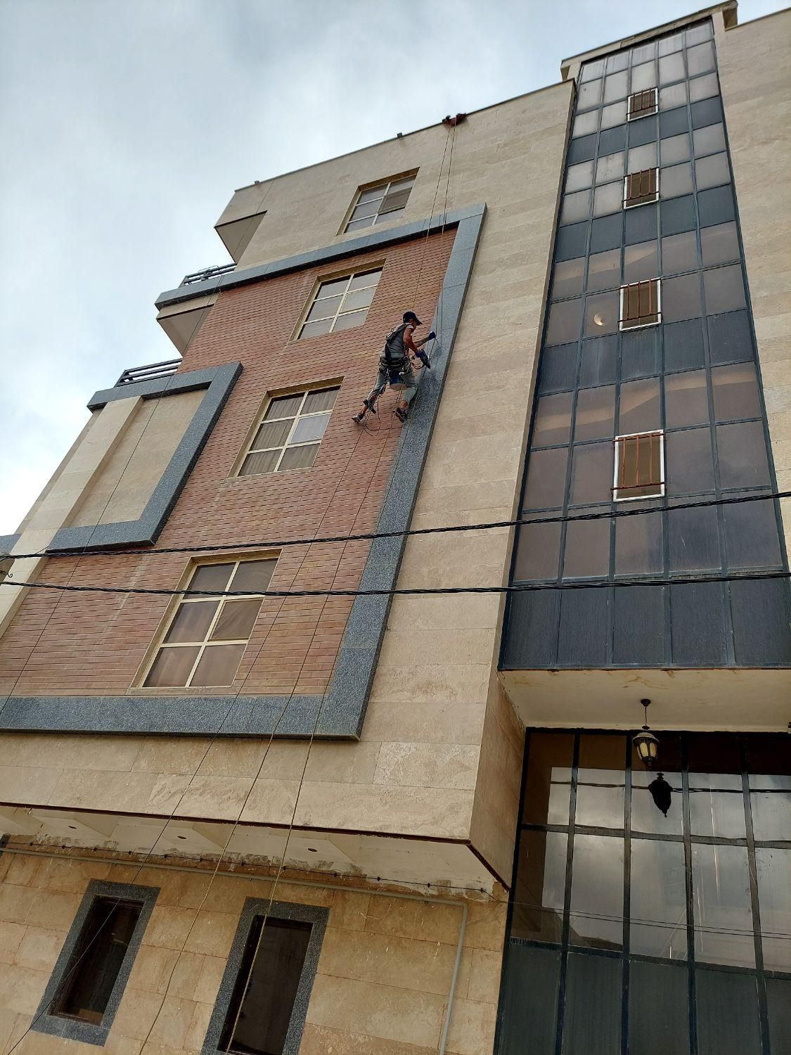 پیچ و رولپلاک بدون داربست عایق کاری راپل|خدمات پیشه و مهارت|کرج, باغستان|دیوار