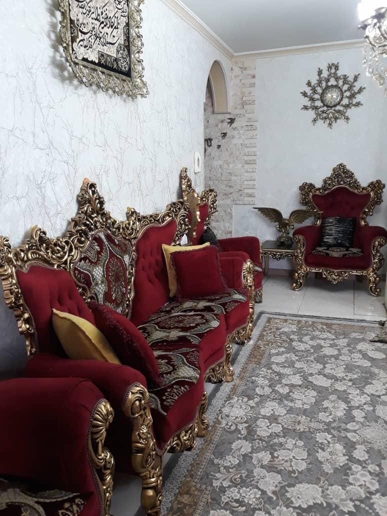 سلام مبل درنو سالم بدون هیچ ایرادی چوب راش ورق طلا|مبلمان خانگی و میز عسلی|تهران, مولوی|دیوار