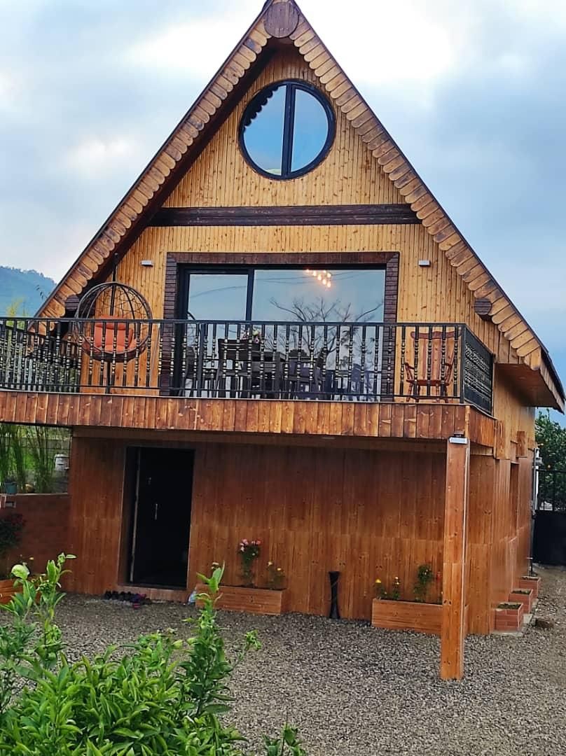 کلبه چوبی سویسی استخردار رامسر|اجارهٔ کوتاهمدت ویلا و باغ|رامسر, |دیوار