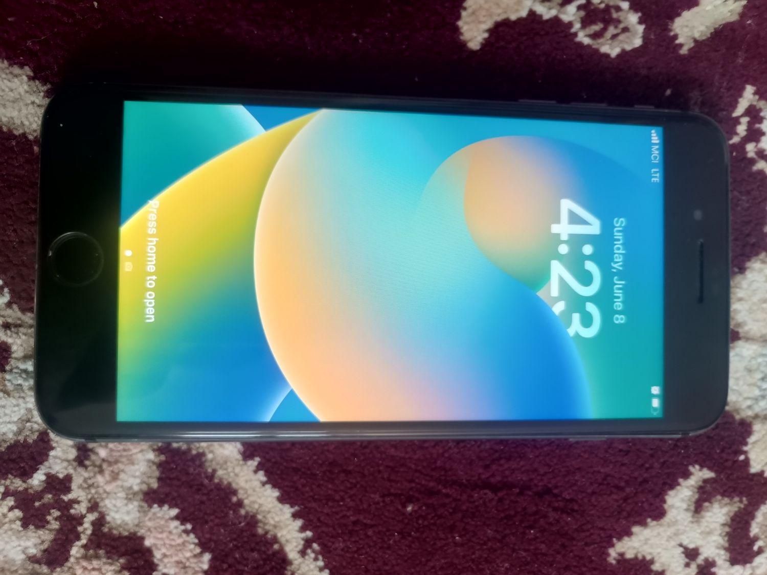 اپل iPhone 8 Plus با حافظهٔ ۲۵۶ گیگابایت|موبایل|همدان, |دیوار