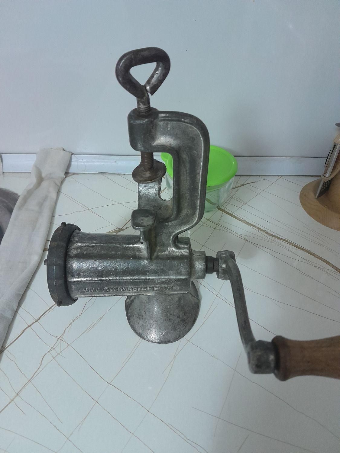 چرخ گوشت دستی کلکسیونی|کلکسیون اشیاء عتیقه|تهران, چیتگر|دیوار