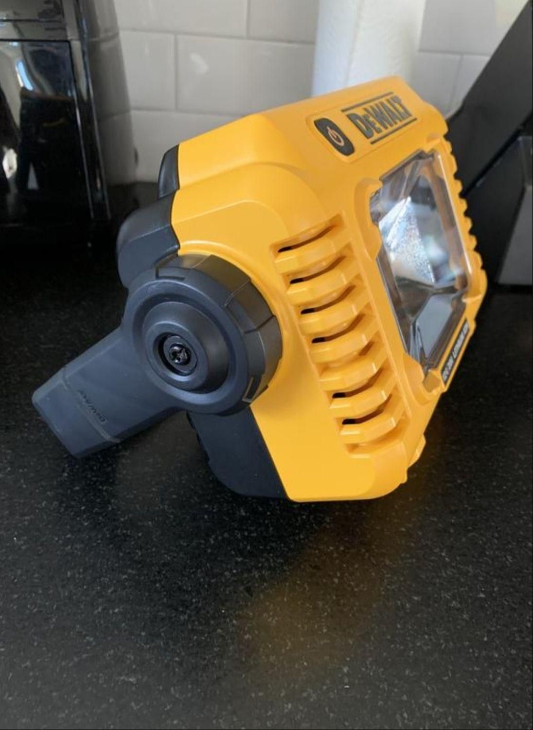 پروژکتور شارژی دیوالت DCL077b|ابزارآلات|تهران, بلوار کشاورز|دیوار