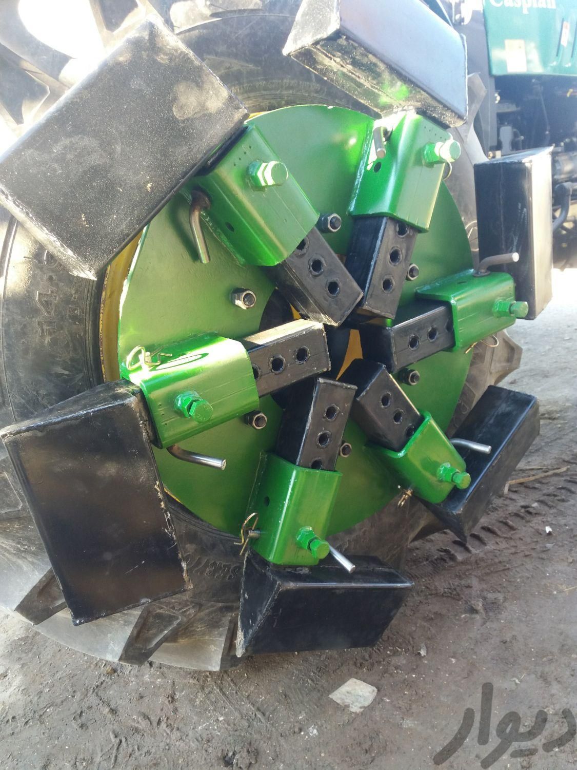 بیل عقب تراکتور خاک کش چرخ آهنی و چرخ ناخنی