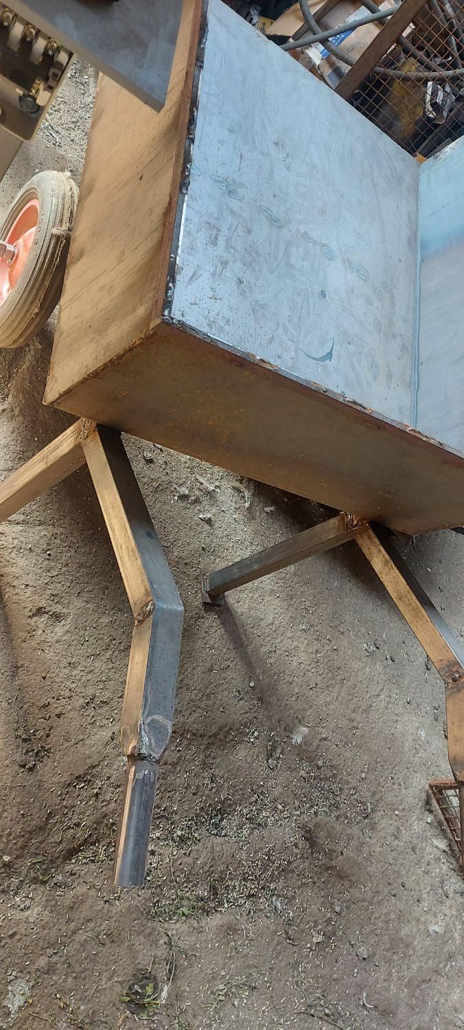 استخدام کارگر جوشکار آهنگر جهت تولید میکسروبلوکزن|استخدام صنعتی، فنی، مهندسی|تهران, یافت‌آباد|دیوار