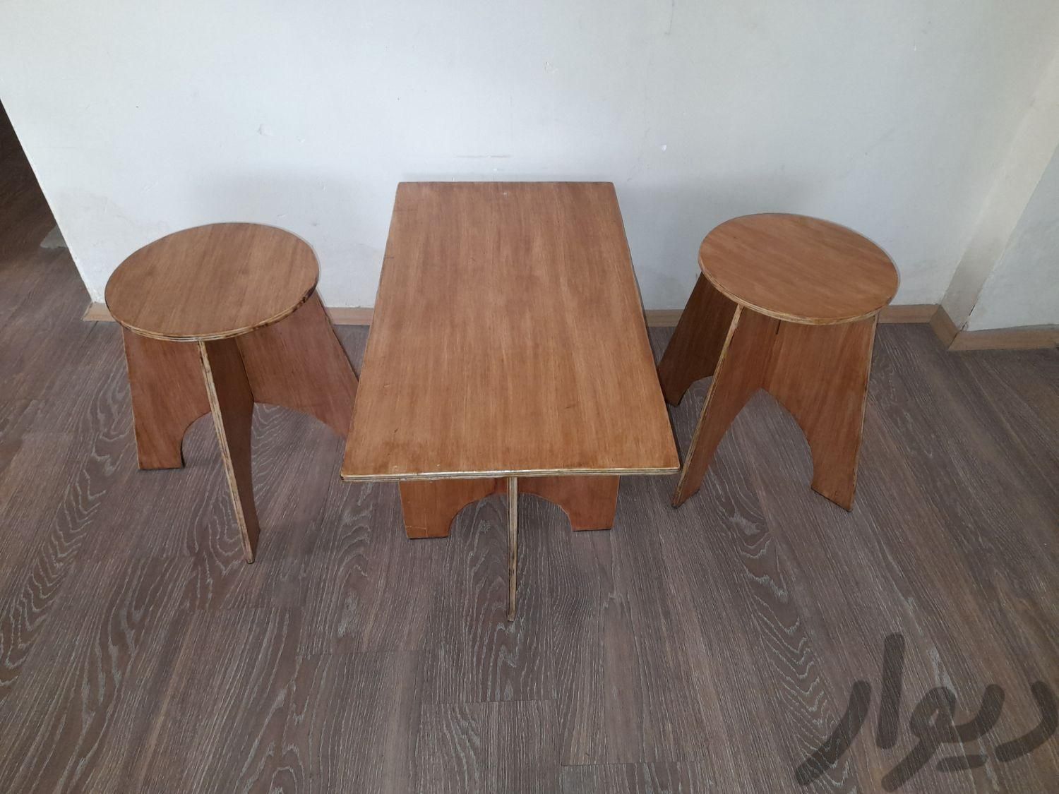 میز و صندلی چوبی|صندلی و نیمکت|پرند, |دیوار