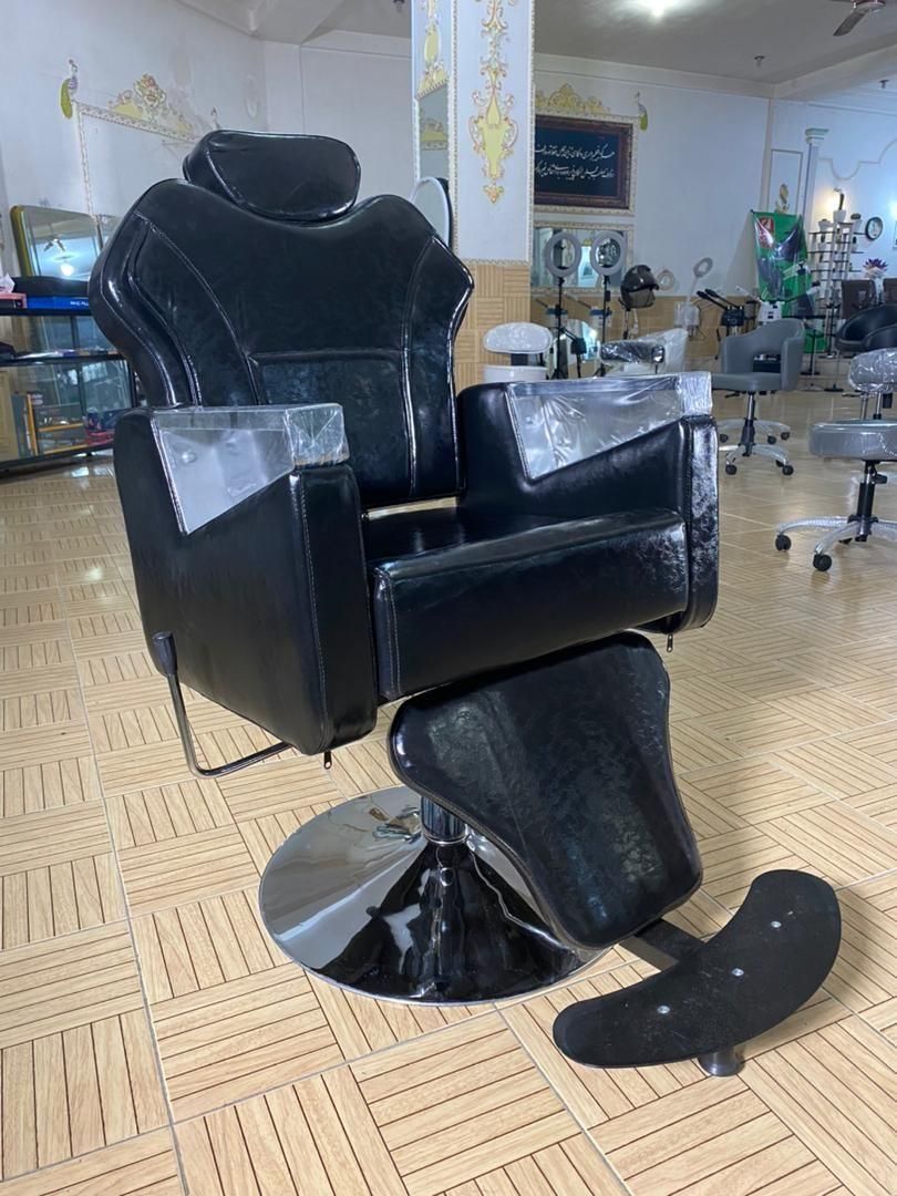 صندلی ارایشگاه پدالی|آرایشگاه و سالن‌های زیبایی|رشت, امین الضرب|دیوار