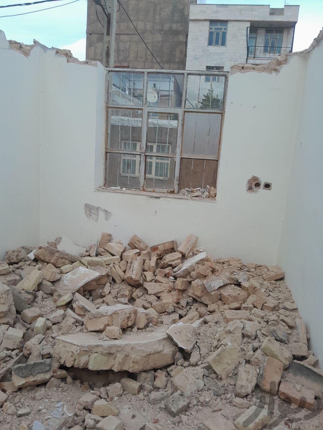 کار تخریب و تعمیرات در دهگلان