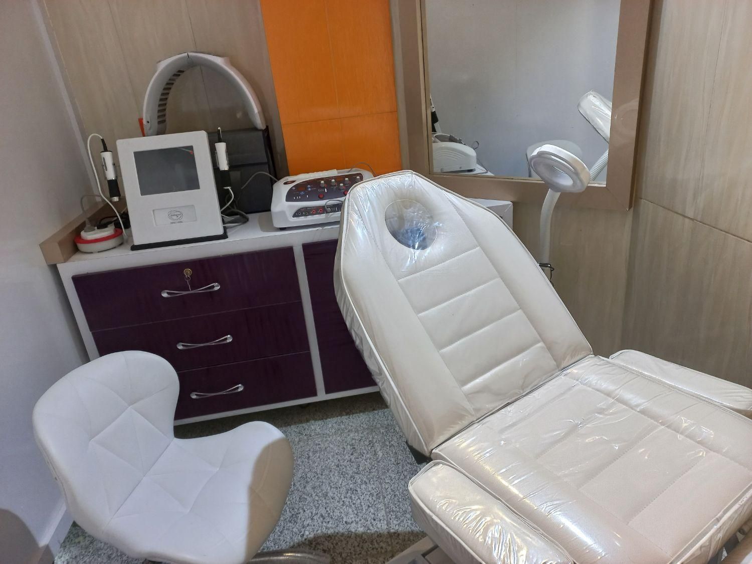 اجاره لاین ناخن.اکستنشن مژه و مو.رنگ و لایت|اجارهٔ دفتر کار، اتاق اداری، مطب|اصفهان, برازنده|دیوار