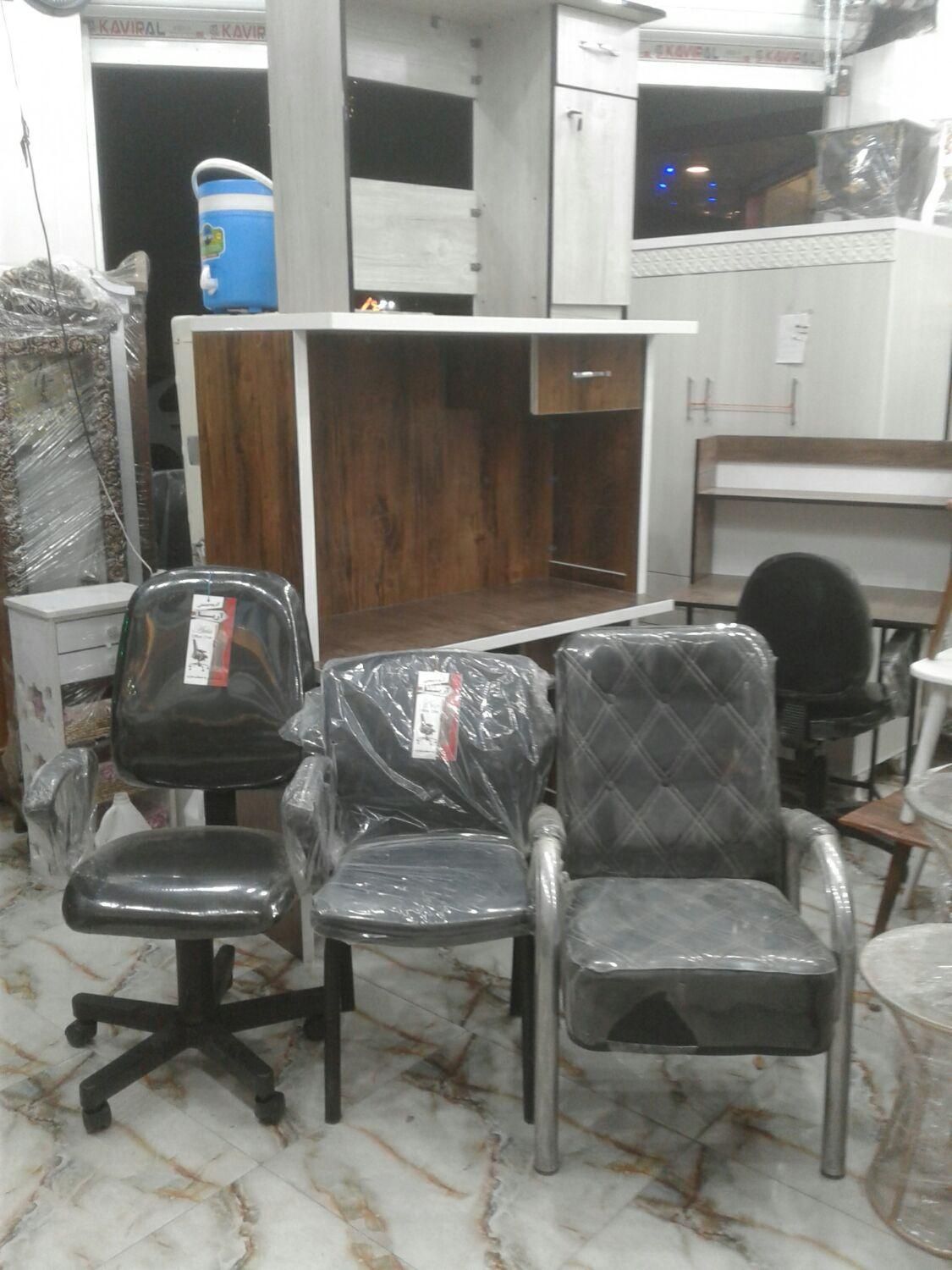 میز نو  و صندلی استوک تعداد بالا|میز و صندلی غذاخوری|قم, نیروگاه|دیوار