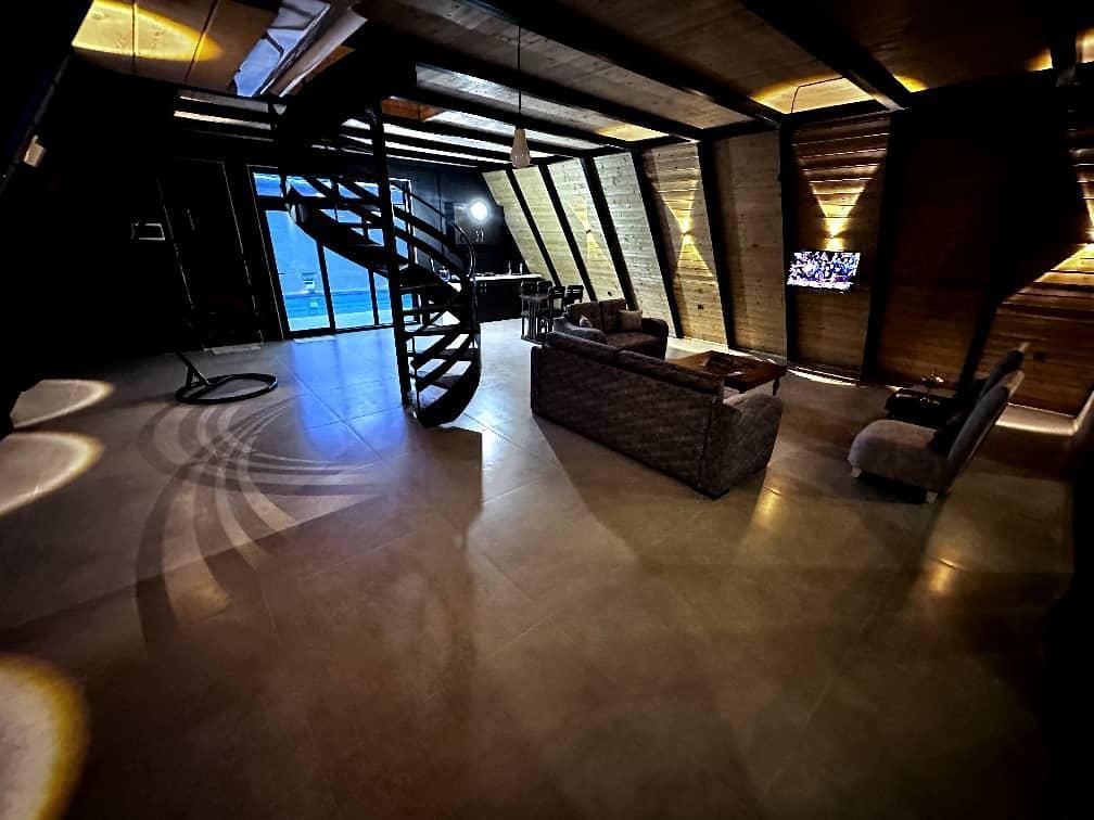 کلبه سویسی استخردار نوساز|اجارهٔ کوتاهمدت ویلا و باغ|رشت, امین الضرب|دیوار