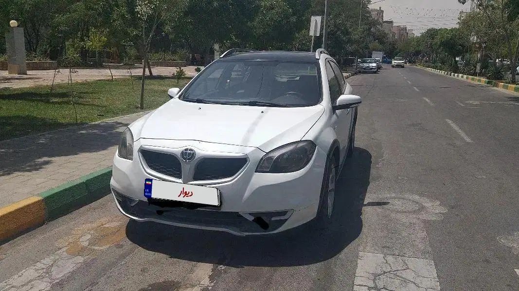 برلیانس کراس ۱۶۵۰ سفید کارمندی|خودرو سواری و وانت|مشهد, دانش|دیوار