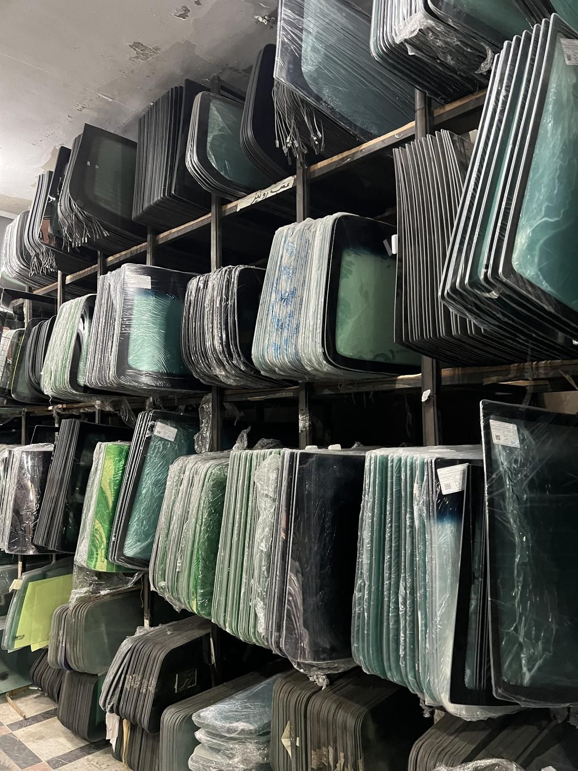 شیشه درب عقب ۲۰۰۸ ۴۰۷ sd لندمارک پژو پیکاپ جلو|قطعات یدکی و لوازم جانبی|تهران, یاخجی آباد|دیوار