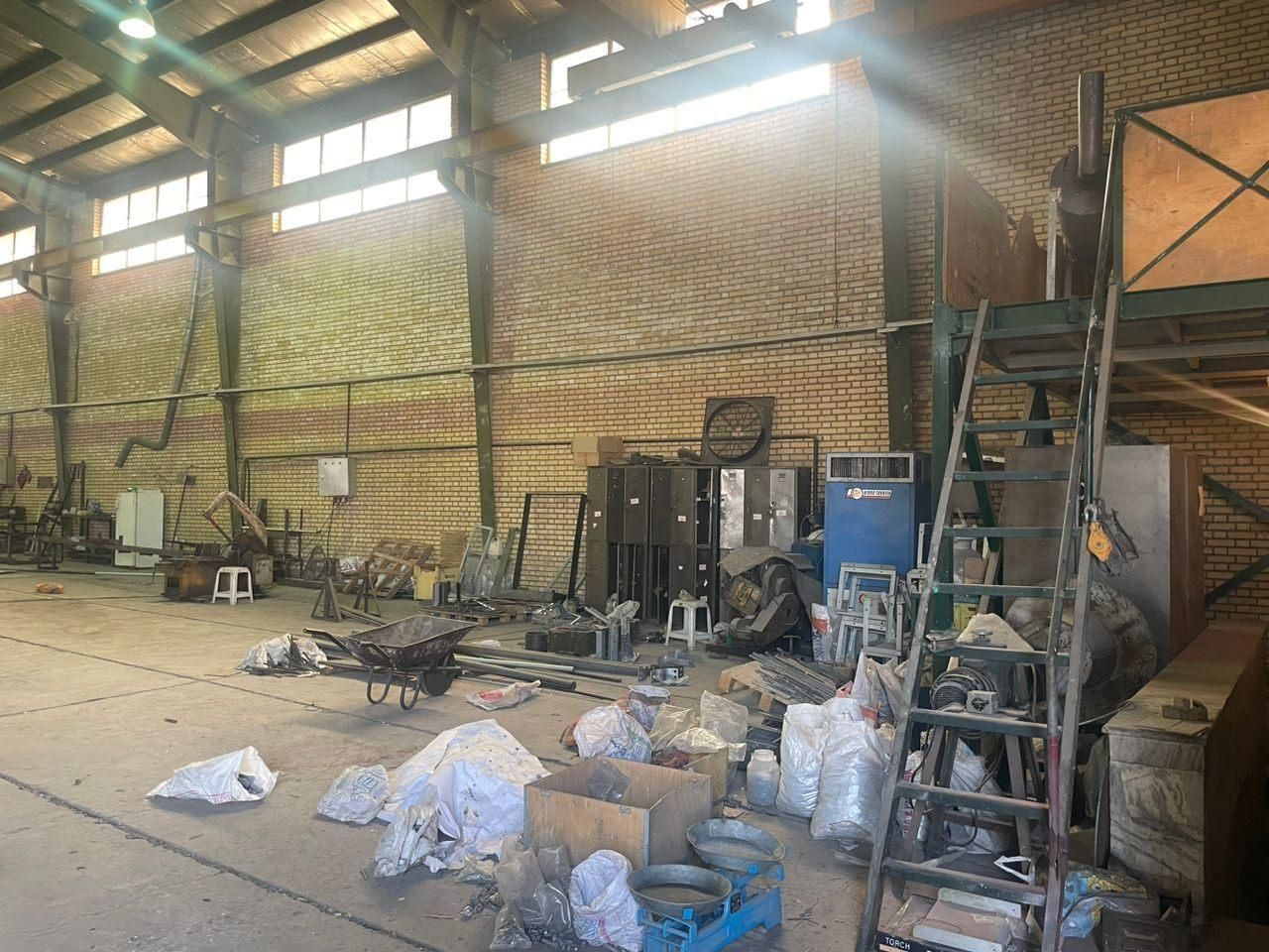 فروش سوله صنایع فلزی با 3 جرثقیل شهرک ایوانکی|فروش دفتر صنعتی، کشاورزی، تجاری|شریفآباد, |دیوار